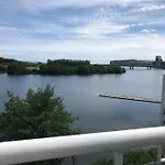 Beautiful River Views: 2 Bed / 2 Bath Modern Flat