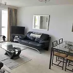 Beautiful River Views: 2 Bed / 2 Bath Modern Flat