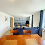 Spacious 3-Bedroom Ground Floor Flat With Free Parking In Central Location