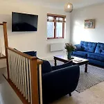 City Centre Two Bed Whole Apartment With Parking