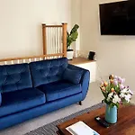 City Centre Two Bed Whole Apartment With Parking