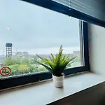 Lush Cardiff Bay Apartment With Secure Parking And Fast Wifi