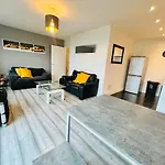 Lush Cardiff Bay Apartment With Secure Parking And Fast Wifi