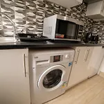 Entire 2 Bedroom Ground Floor Apartment Cardiff City Centre & Stadium