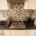 Entire 2 Bedroom Ground Floor Apartment Cardiff City Centre & Stadium