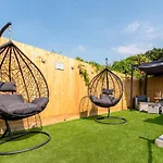 Exquisite Cardiff Apartments- With Garden Lounge & Games Room