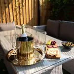 Exquisite Cardiff Apartments- With Garden Lounge & Games Room