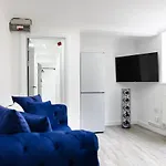Chic Urban 2 Bedroom Apartments