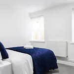 Chic Urban 2 Bedroom Apartments