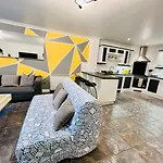 Lush Gated Cardiff Bay Flat With Fast Wifi & Parking