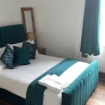 City Escape , 10 Mins Walk To The City Centre And Principality Stadium Sleeps 5