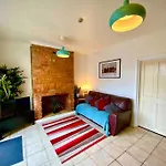 Brickworks - 2 Bedrooms, 15 Mins Walk To The Centre, With Garden