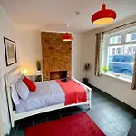 Brickworks - 2 Bedrooms, 15 Mins Walk To The Centre, With Garden