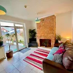 Brickworks - 2 Bedrooms, 15 Mins Walk To The Centre, With Garden
