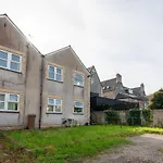13 Victoria Road Apartment