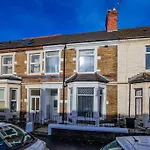 New Stylish 5Bd, 5Min From Town