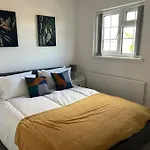 Charming Home, Walking Distance To Cardiff Bay And City Centre With Parking