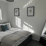 Charming Home, Walking Distance To Cardiff Bay And City Centre With Parking