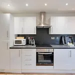 4 Person Modern Apartment Nr City Centre