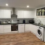 1 Fitzhamon Embankment Apartments Opposite Principality Stadium - Long Stay Offer