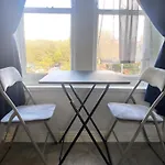 1 Bedroom Flat W/ 2 Beds