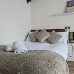 Serene 1 Bedroom Flat In Roath