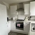 Village House St Mellons - Close To A48 And M4