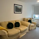 Village House St Mellons - Close To A48 And M4
