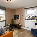 Benjamin Suite By Koya Homes - 3 Double Bedroom Apartment, Cardiff City Centre, Free Parking