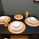 Benjamin Suite By Koya Homes - 3 Double Bedroom Apartment, Cardiff City Centre, Free Parking