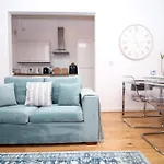 Coastal Penarth Dream! Close To Cardiff Superb Location Near Bars And Restaurants! Dog Friendly And Welcome Breakfast Pack!