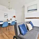Stayright Homely 3 Bedroom House In Vibrant Whitchurch