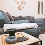 Mideyah Stays - 3 Bed Comfy House