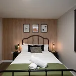 Benjamin Suite By Koya Homes - 3 Double Bedroom Apartment, Cardiff City Centre, Free Parking