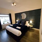 King Bed Apartment By Property Promise