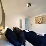 King Bed Apartment By Property Promise