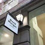 No 1 Under The Clock By Ssw - 1Br, Right In The City Centre, Sleeps 4