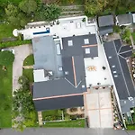 Hotel Feel Celebrity Style - 6 Parking Spaces - Pet Friendly - Very Private