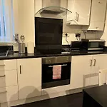 The Cozy Stay, Sleeps 6 , 2 Large Parking Spaces, Private Garden Walking Distance To Cardiff Bay And City Centre Pets Welcome
