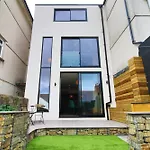 Luxury 4 Bedroom 4 Ensuite Home In Penarth