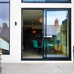 Luxury 4 Bedroom 4 Ensuite Home In Penarth