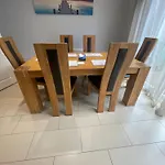 Holiday Home In Cardiff, Sleeps 8