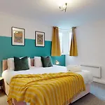 Stunning Cardiff City Apartment! Sleeps 8