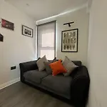 2-Bed Apartment With Rooftop Garden In Prime Cardiff City Location