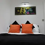 2-Bed Apartment With Rooftop Garden In Prime Cardiff City Location