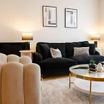 Sophisticated Cardiff Apartment Free Parking