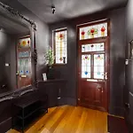City Retreat, Spacious 4 Bed House, Games Room, Parking, Hot Tub & Bbq