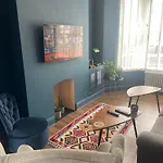 Cosy Vibes Central Cardiff House