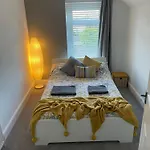 Cosy Vibes Central Cardiff House