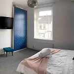 Stones Throw From Millennium Stadium & City Centre